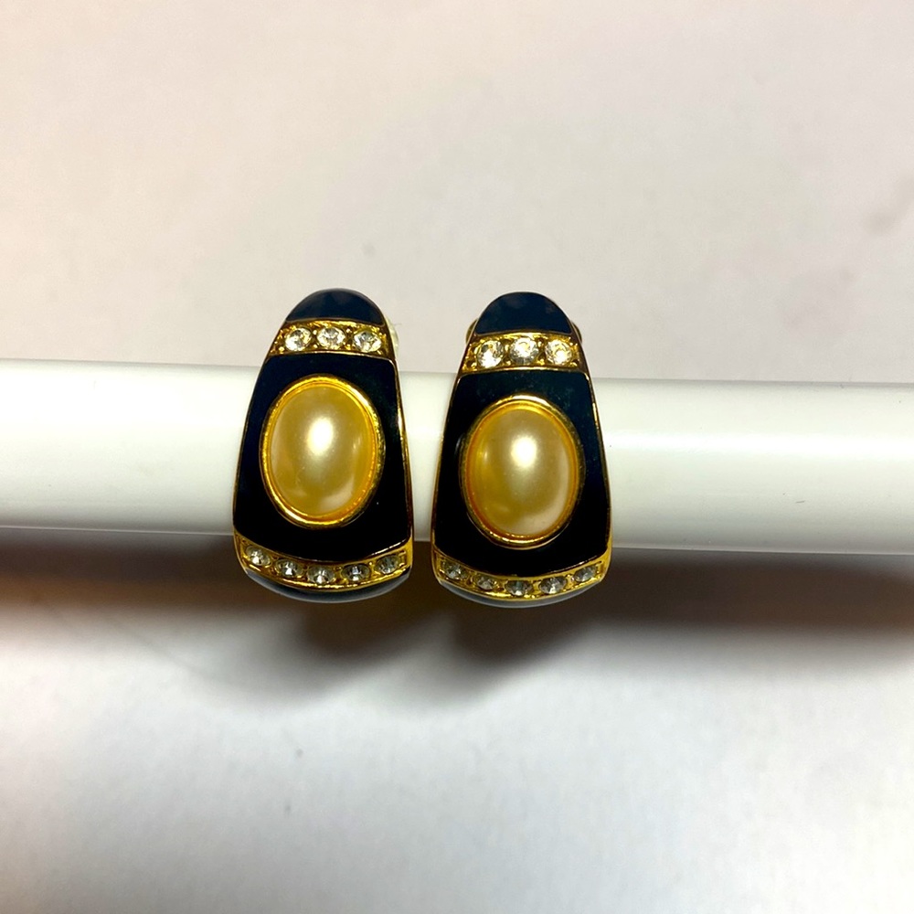 Joan Rivers vintage signed faux pearl clip earrings